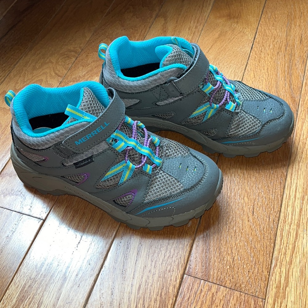 Like new merrel comfortably fit hiking shoes